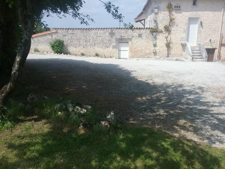 Maison Charentaise A La Campagne Becheresse Eksteriør bilde